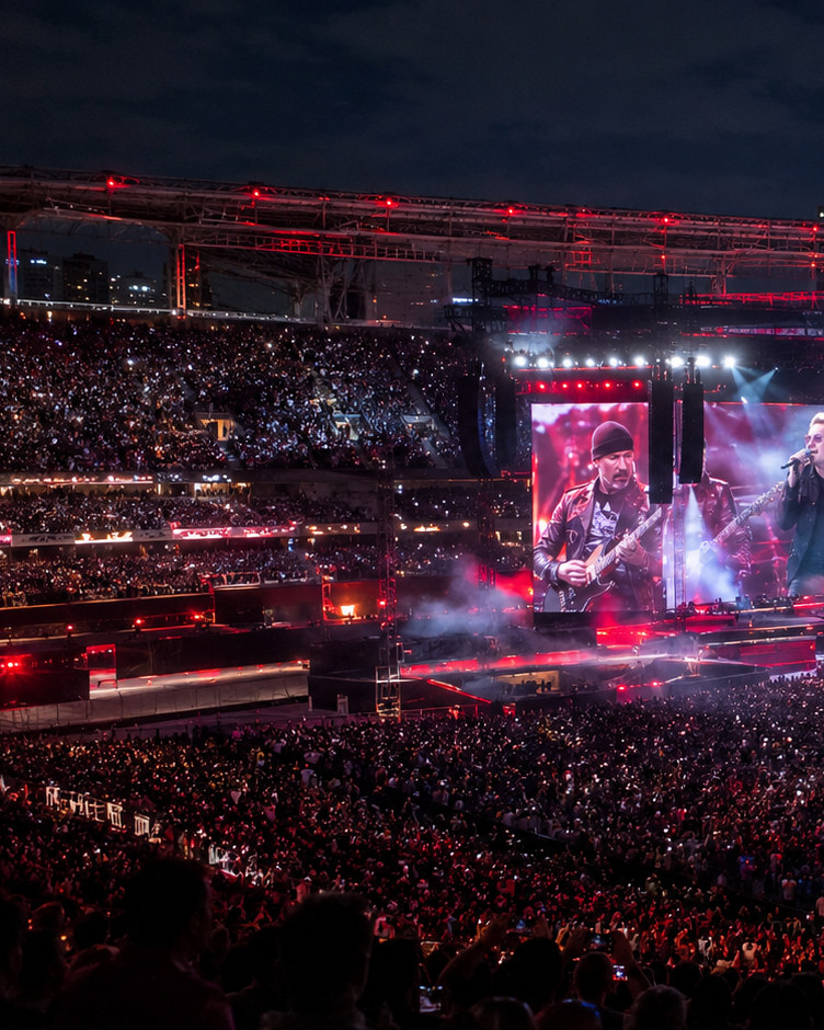 Público lotando o estádio diante dos telões do show (imagem ilustrativa)